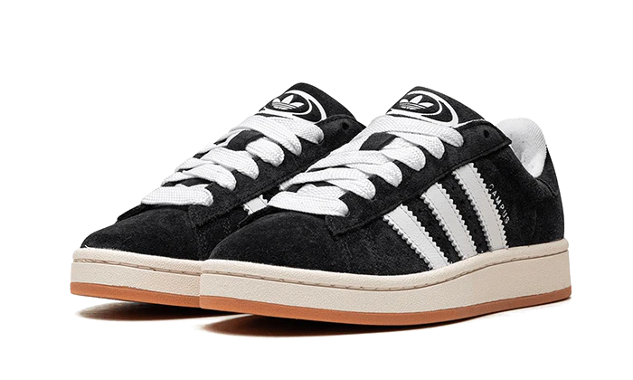 Sapatilhas / ténis Adidas Originals Campus 00s 'Core Black' (pretos). Atacadores grossos e atacadores extra, sola vintage.