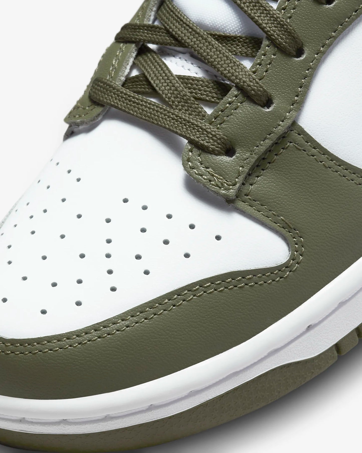 Dunk Low 'Medium Olive'